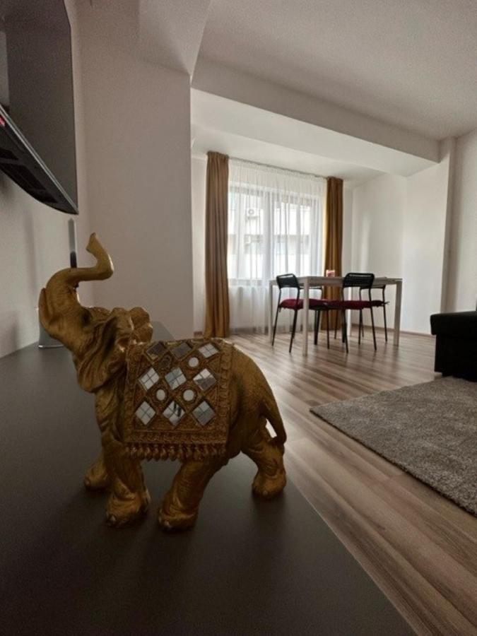 Апартаменты Escape Lounge Крайова Экстерьер фото